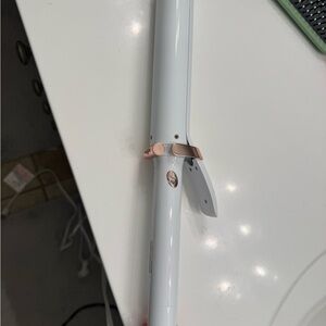 T3 Single Pass Curling Iron 1.5” White Curling Iron with Rose Gold Accents